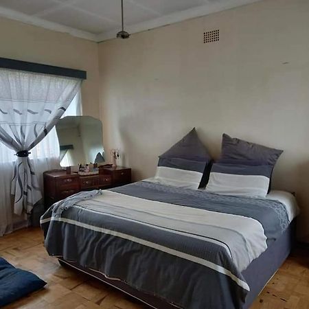 Oakfield Lounge Hotel Benoni Exterior photo